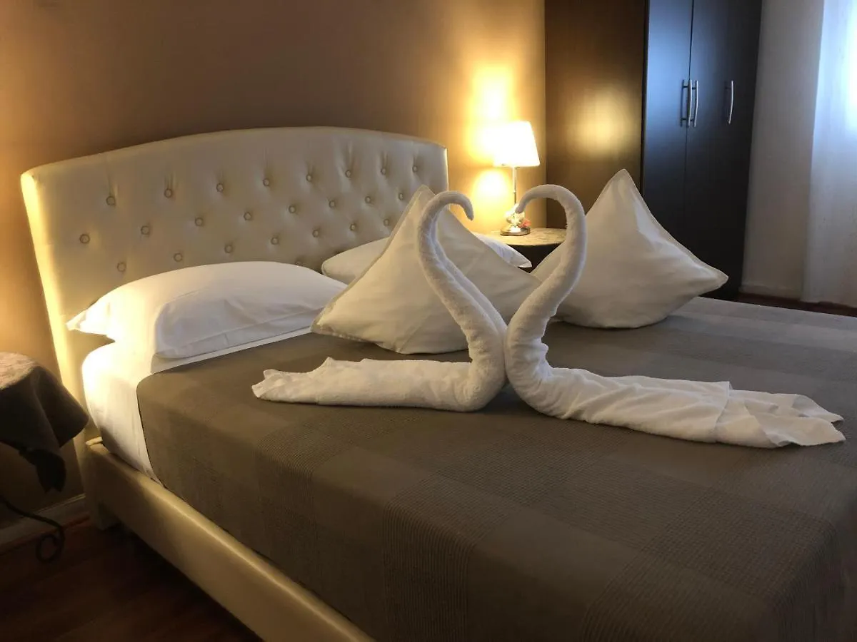 B&B Baciami Ancora Bari 3*,
